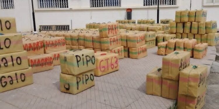 الكركارات : إحباط محاولة تهريب دولي وحجز أزيد من 5 أطنان من مخدر الشيرا: 