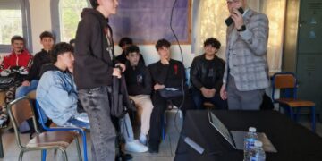 ثانوية المولى علي الشريف بالحسيمة تنظم لقاءا تحسيسيا وتوعويا حول الاستعمال الآمن للانترنت: