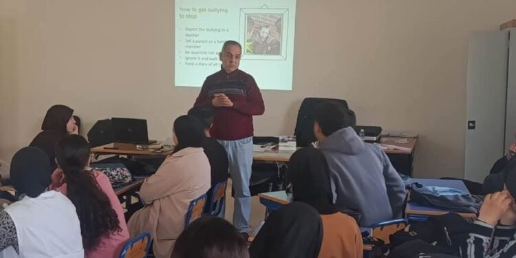 انشطة تربوية وتحسيسية لمؤسسة التفتح الفني و الادبي بالحسيمة لفائدة تلميذات و تلاميذ ايث حذيفة :