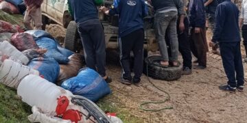 انقلاب شاحنة محملة بالزيتون بدوار أسمار بالحسيمة : 