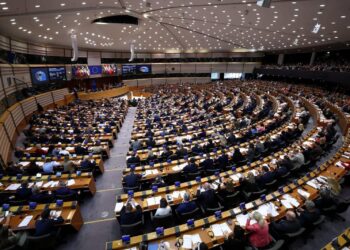 البرلمان الأوروبي يتبنى قرار إنشاء مراكز خارج الاتحاد الأوروبي لإعادة المهاجرين: 