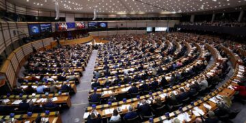 البرلمان الأوروبي يتبنى قرار إنشاء مراكز خارج الاتحاد الأوروبي لإعادة المهاجرين: 