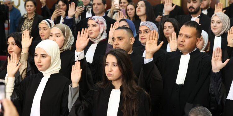 مراسيم اداء القسم المهني لفوج جديد للمحامين بهيئة طنجة : 