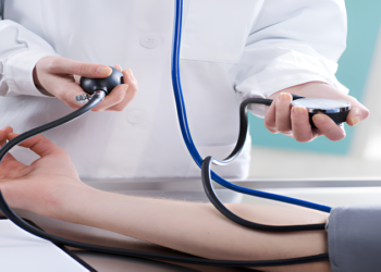 قافلة طبية إنسانية بالعرائش تقدم خدماتها لأكثر من 3100 شخص