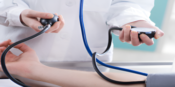 قافلة طبية إنسانية بالعرائش تقدم خدماتها لأكثر من 3100 شخص