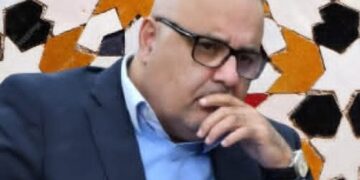 بين الوعد المؤسسي المتجدد وخطاب التهميش المتكرر، تجد الحسيمة نفسها محاصرة في مأزق مزدوج. فهل يمكن لمفهوم المدينة الخلّاقة* أن يفتح أمامها أفقاً جديداً؟