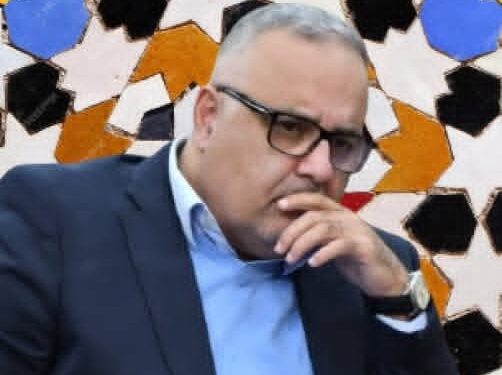 بين الوعد المؤسسي المتجدد وخطاب التهميش المتكرر، تجد الحسيمة نفسها محاصرة في مأزق مزدوج. فهل يمكن لمفهوم المدينة الخلّاقة* أن يفتح أمامها أفقاً جديداً؟
