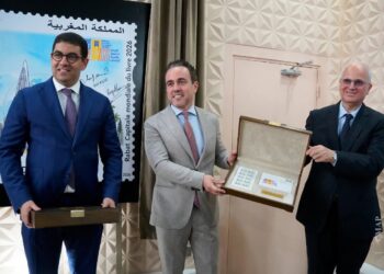 بريد المغرب يصدر طابعا بريديا تذكاريا احتفاء باختيار الرباط عاصمة عالمية للكتاب لعام 2026: 