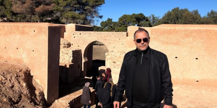 من موسميّة الصيف إلى التنمية المستدامة: الباحث عبد المالك بوغابة يفك “شفرة” السياحة بالحسيمة؟: