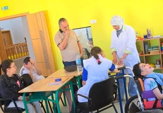 عمل مسرحي بشراكة بين جمعية تمكين للاطفال ذوي الاعاقة الحركية ومؤسسة التفتح الفني و الادبي بالحسيمة : 